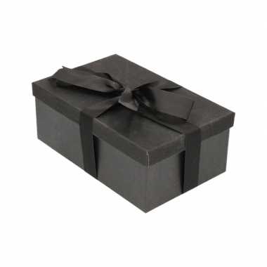 Kerstversiering kadodoosje/cadeaudoosje zwart/glitter 24 cm
