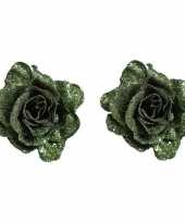2x kerstversiering groene glitter rozen op clip 10 cm