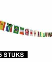 5x internationale versiering vlaggetjes