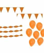 Ek oranje feestpakket met oranje versiering en versiering