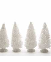 Kerstdorp maken besneeuwde versiering dennenbomen 4 stuks 10 cm