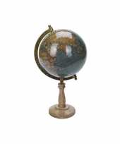 Versiering wereldbol globe blauw op mangohouten voet 16 x 32 cm