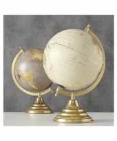 Versiering wereldbol globe goud ecru op metalen voet 22 x 34 cm